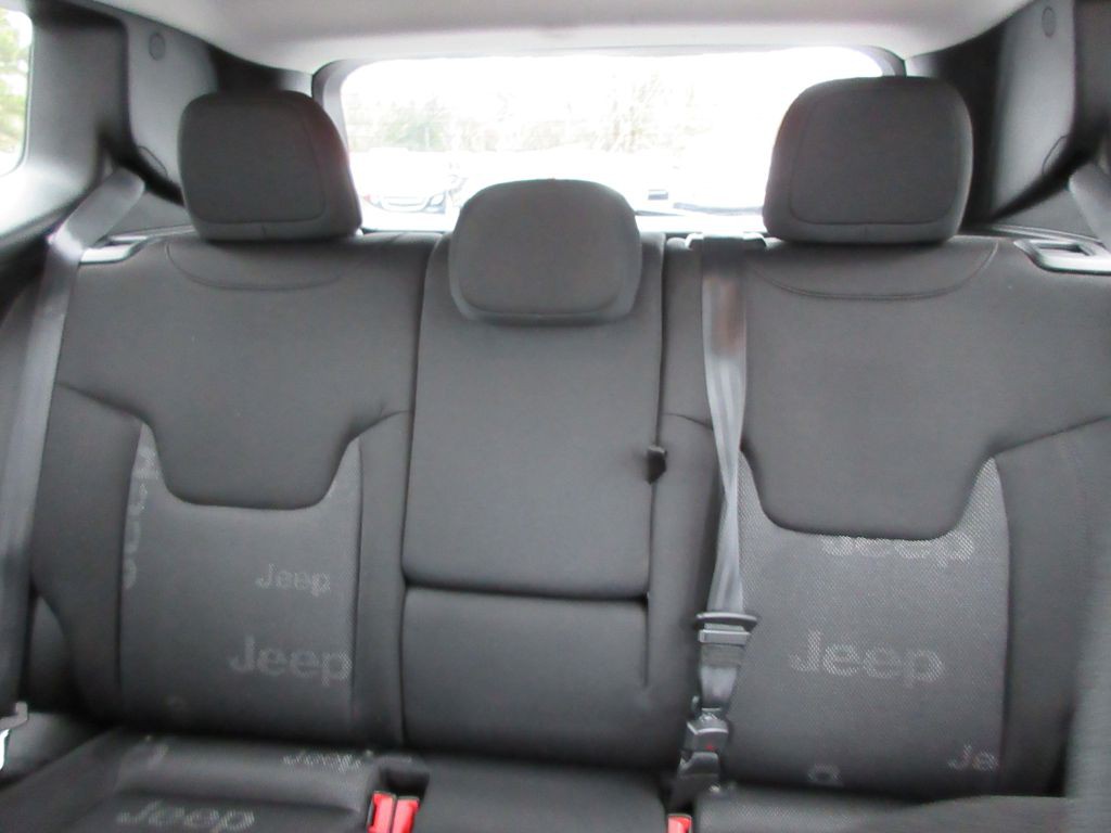 2015 Jeep Renegade Image 12
