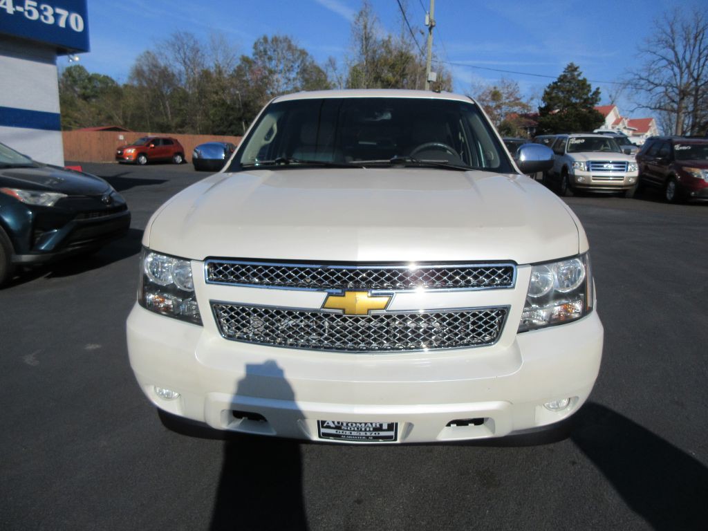 2014 Chevrolet Suburban Image 2
