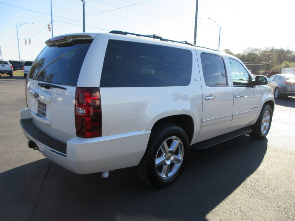 2014 Chevrolet Suburban Image 4