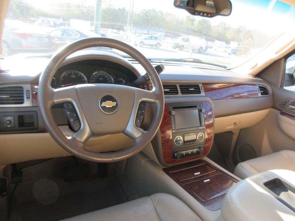 2014 Chevrolet Suburban Image 7