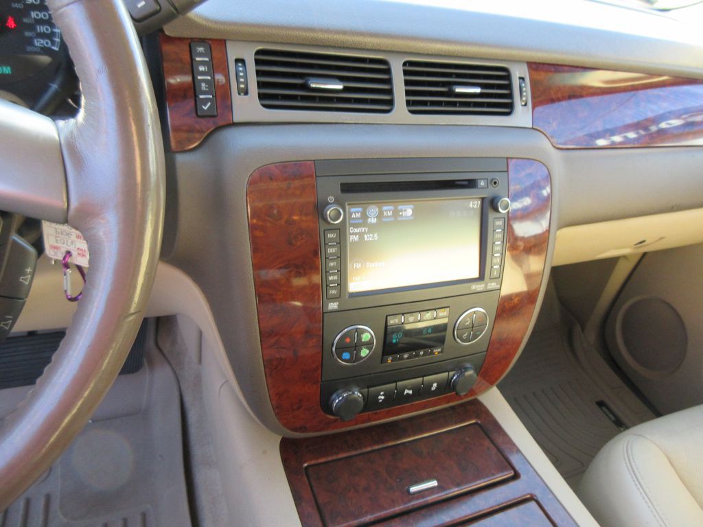 2014 Chevrolet Suburban Image 9