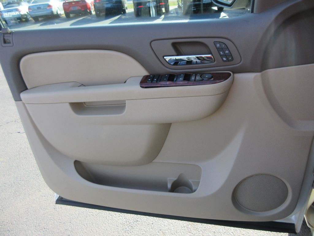 2014 Chevrolet Suburban Image 10