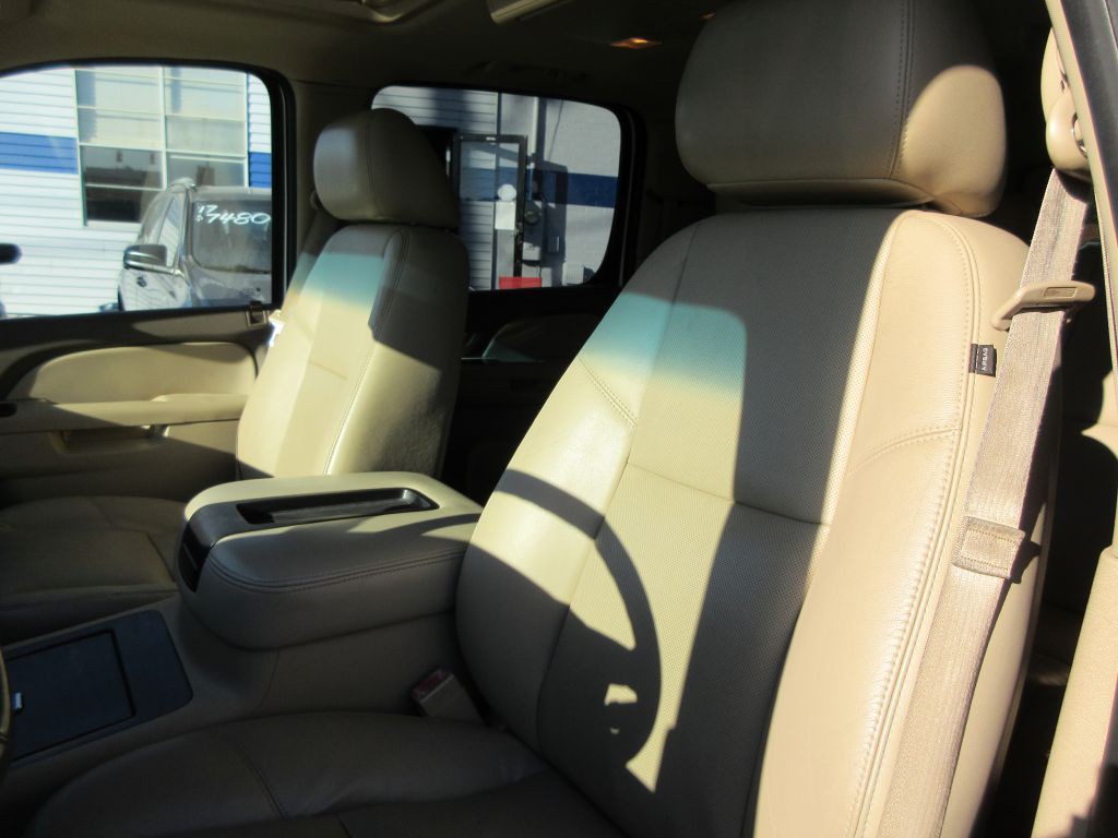 2014 Chevrolet Suburban Image 12