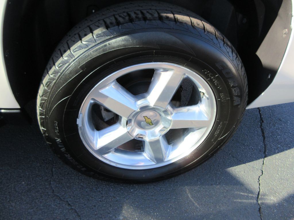 2014 Chevrolet Suburban Image 15