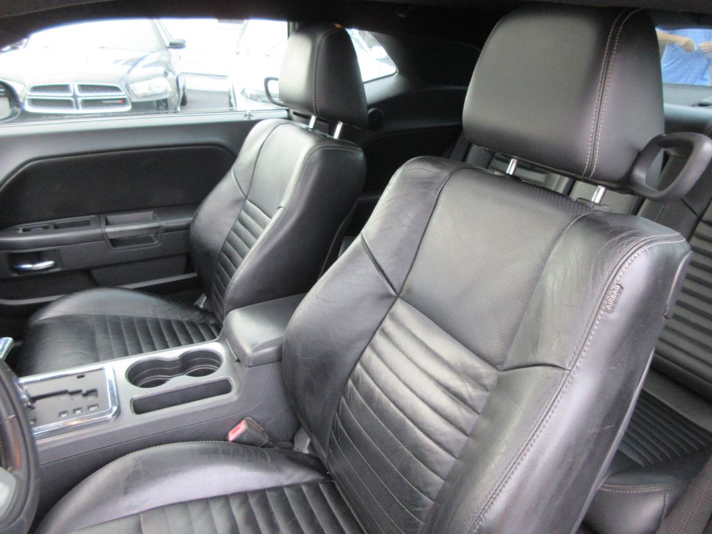 2013 Dodge Challenger Image 10