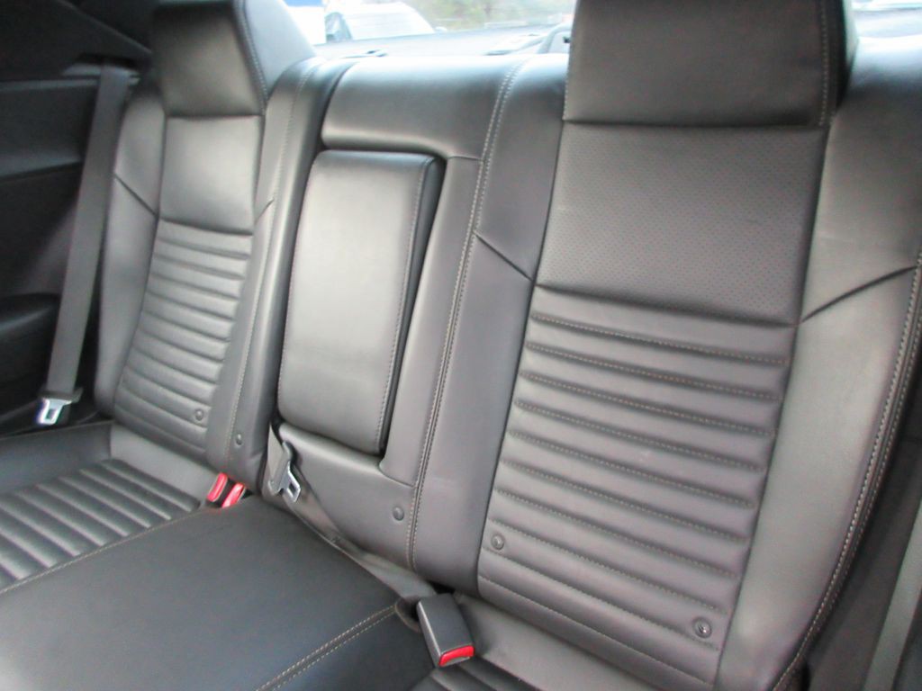 2013 Dodge Challenger Image 11