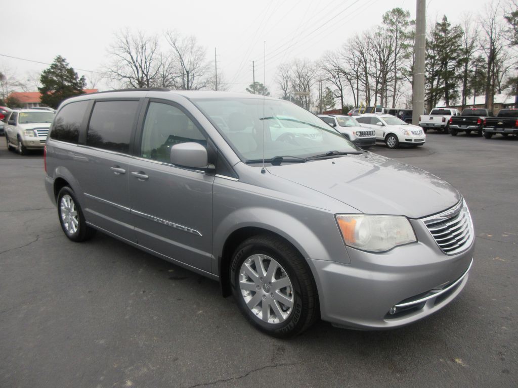 2016 Chrysler Town & Country Image 3