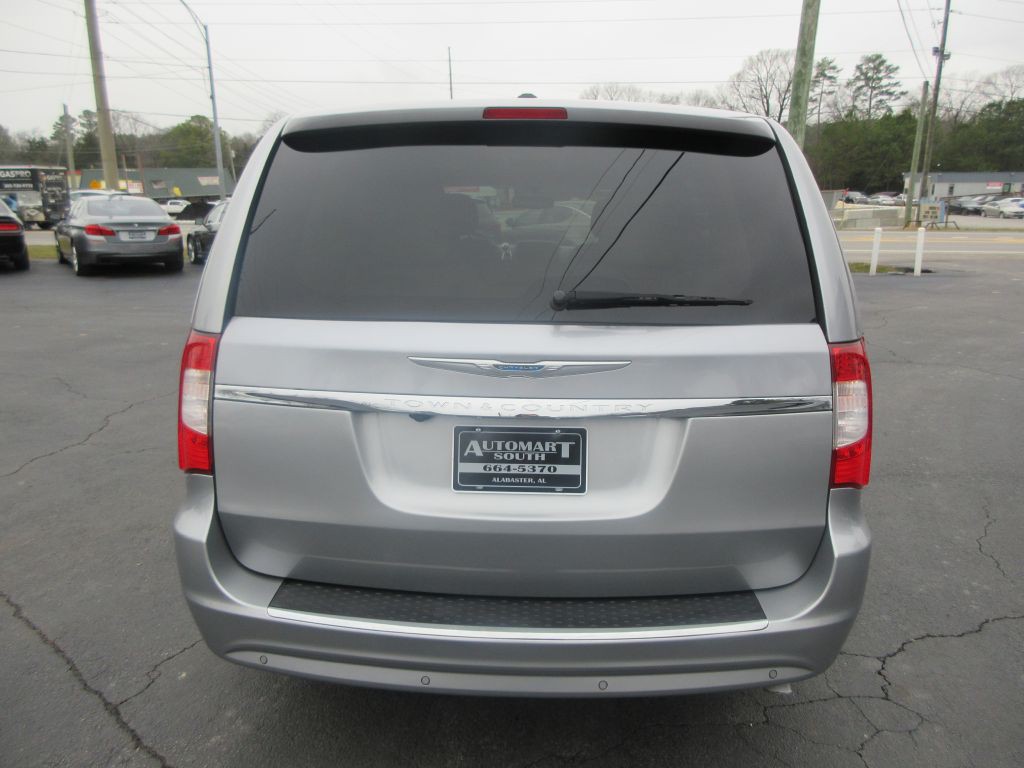 2016 Chrysler Town & Country Image 5