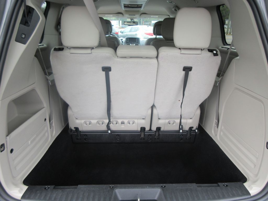 2016 Chrysler Town & Country Image 16