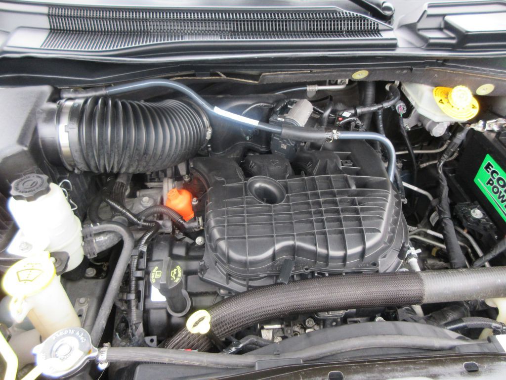 2016 Chrysler Town & Country Image 17