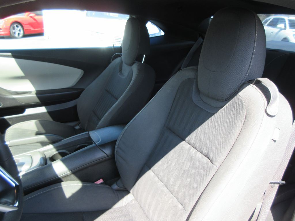 2015 Chevrolet Camaro Image 11