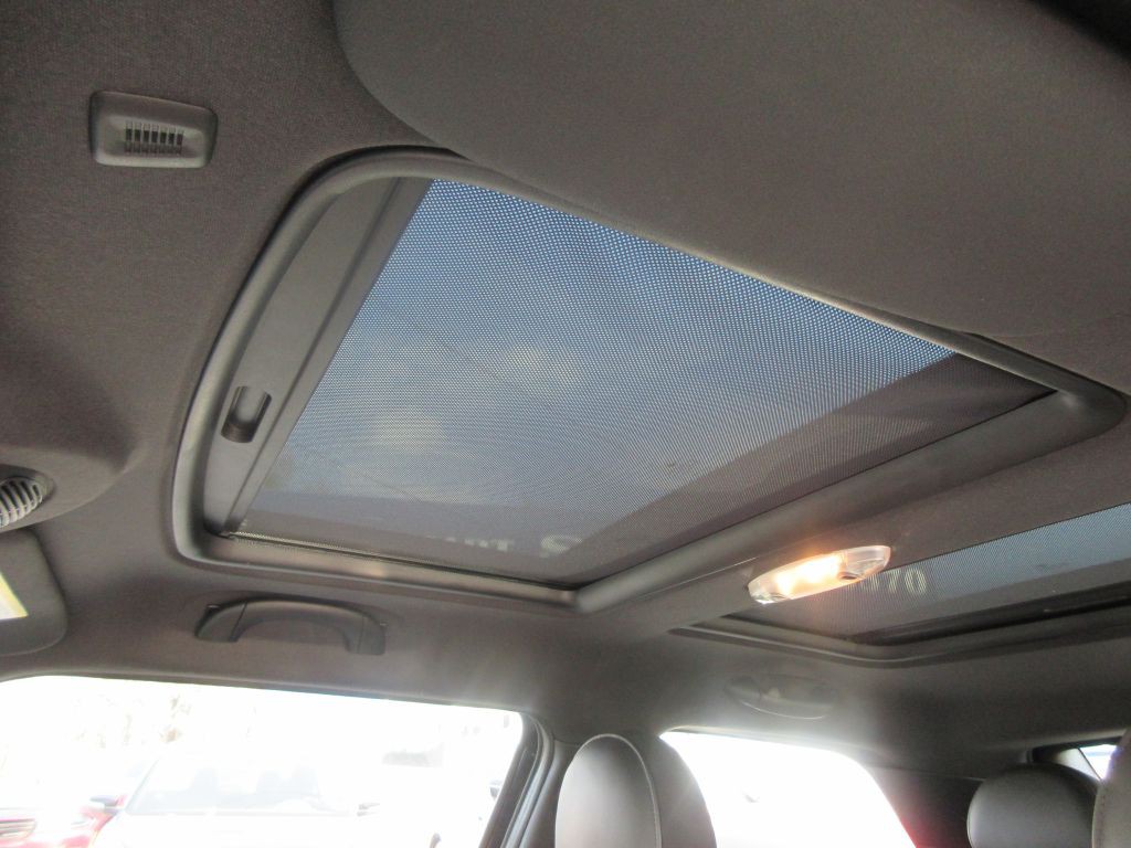 2014 MINI Cooper Image 11