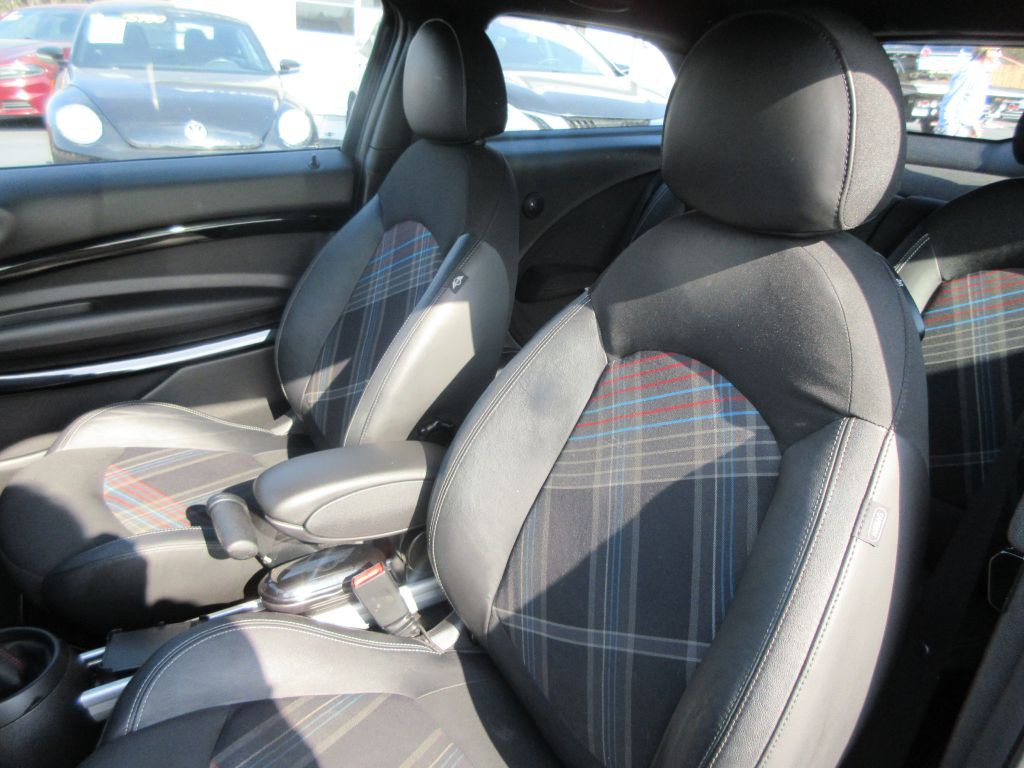 2014 MINI Cooper Image 12