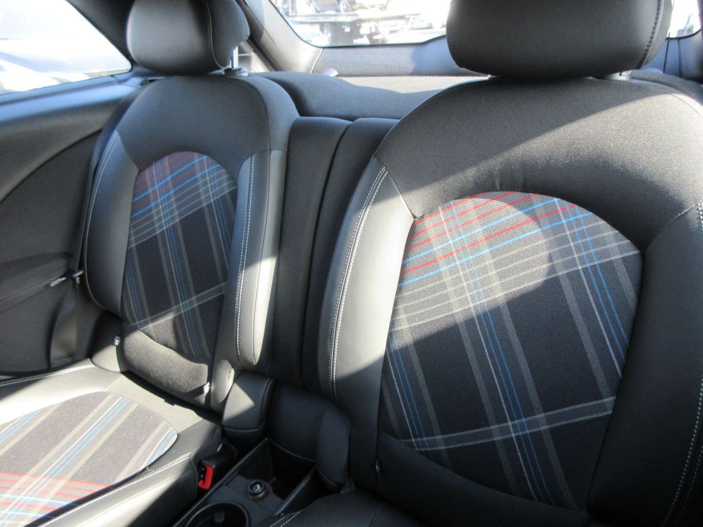 2014 MINI Cooper Image 13