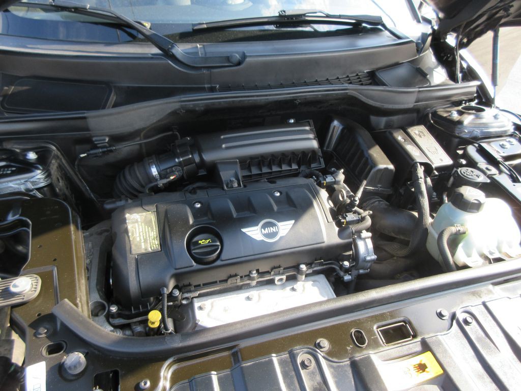 2014 MINI Cooper Image 17