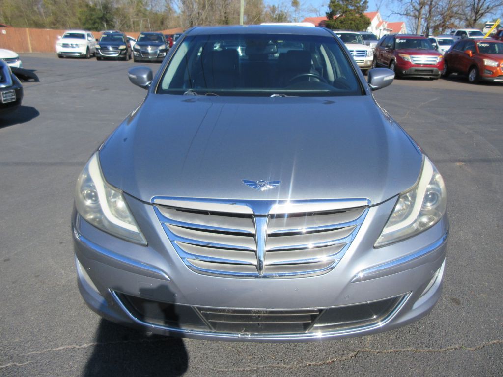 2013 Hyundai Genesis Image 2