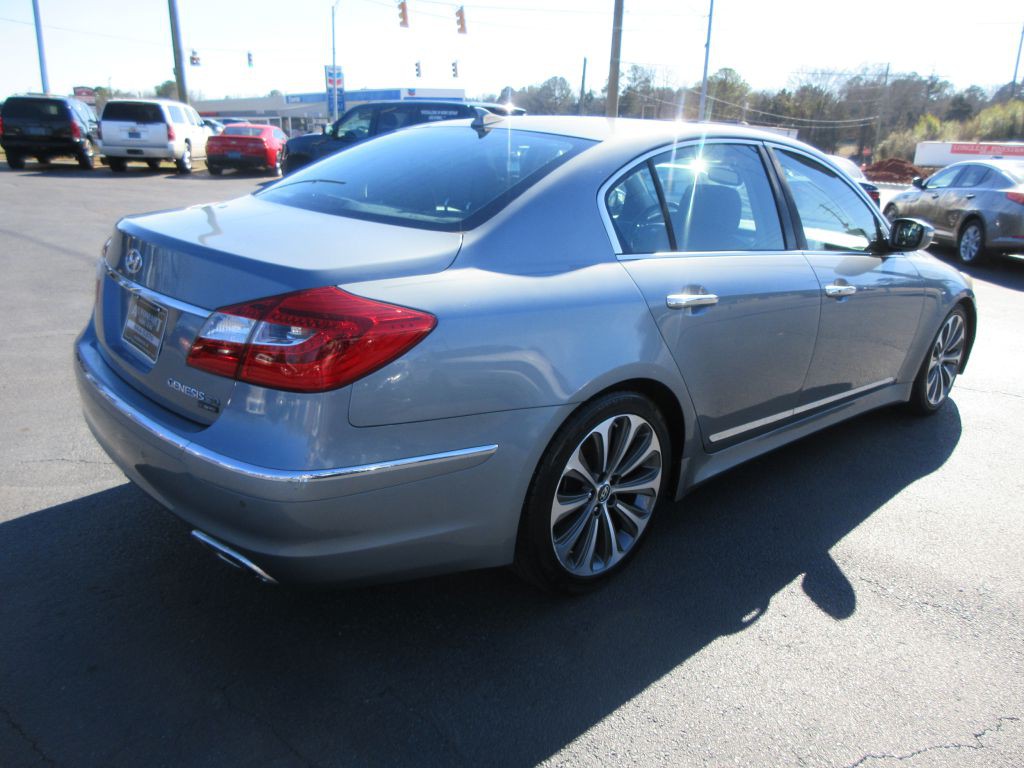 2013 Hyundai Genesis Image 4