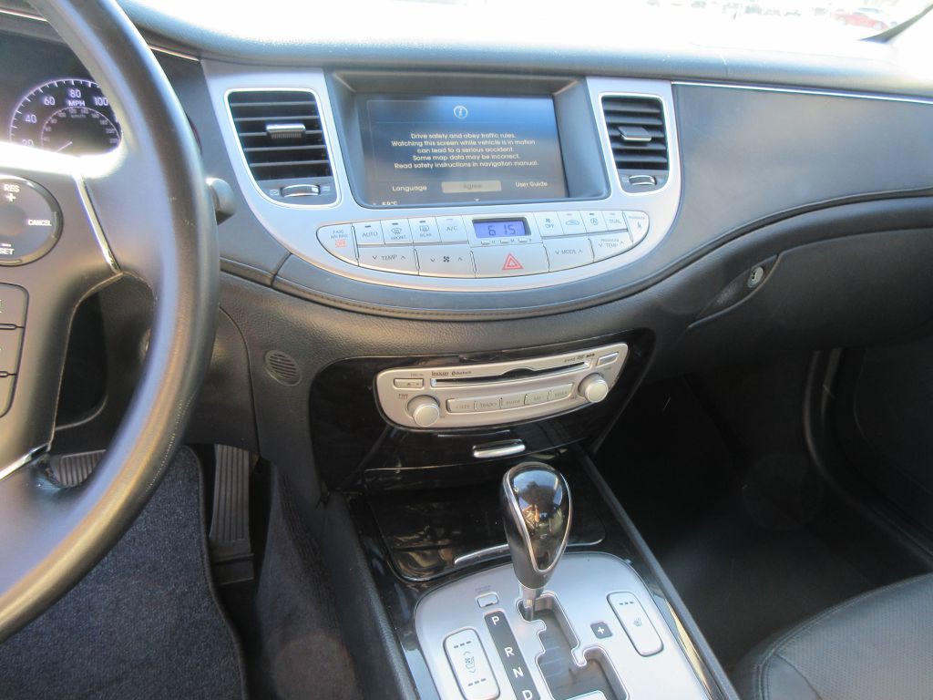 2013 Hyundai Genesis Image 9