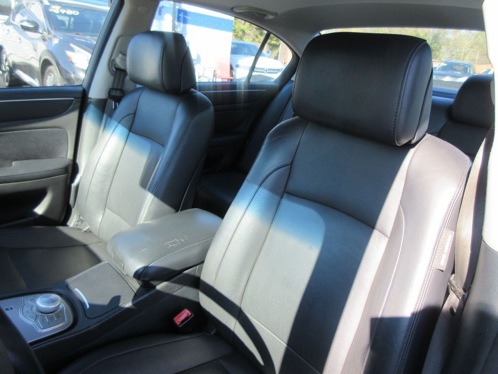 2013 Hyundai Genesis Image 12