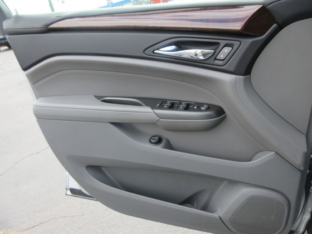 2012 Cadillac SRX Image 10