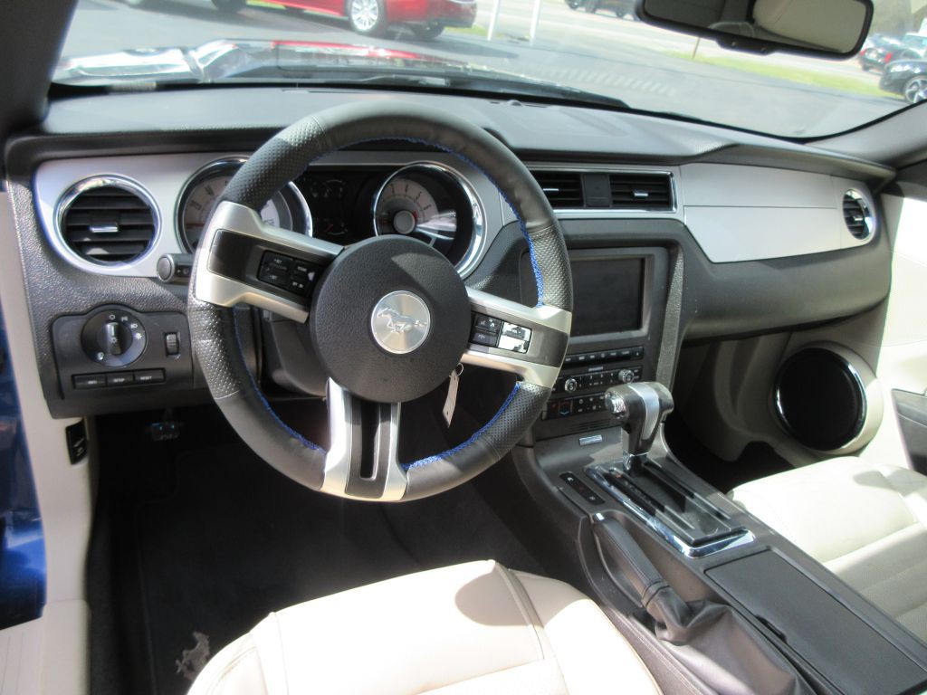 2010 Ford Mustang Image 7