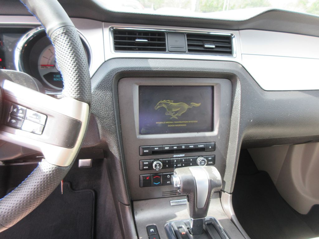 2010 Ford Mustang Image 9