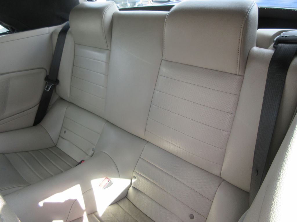 2010 Ford Mustang Image 12