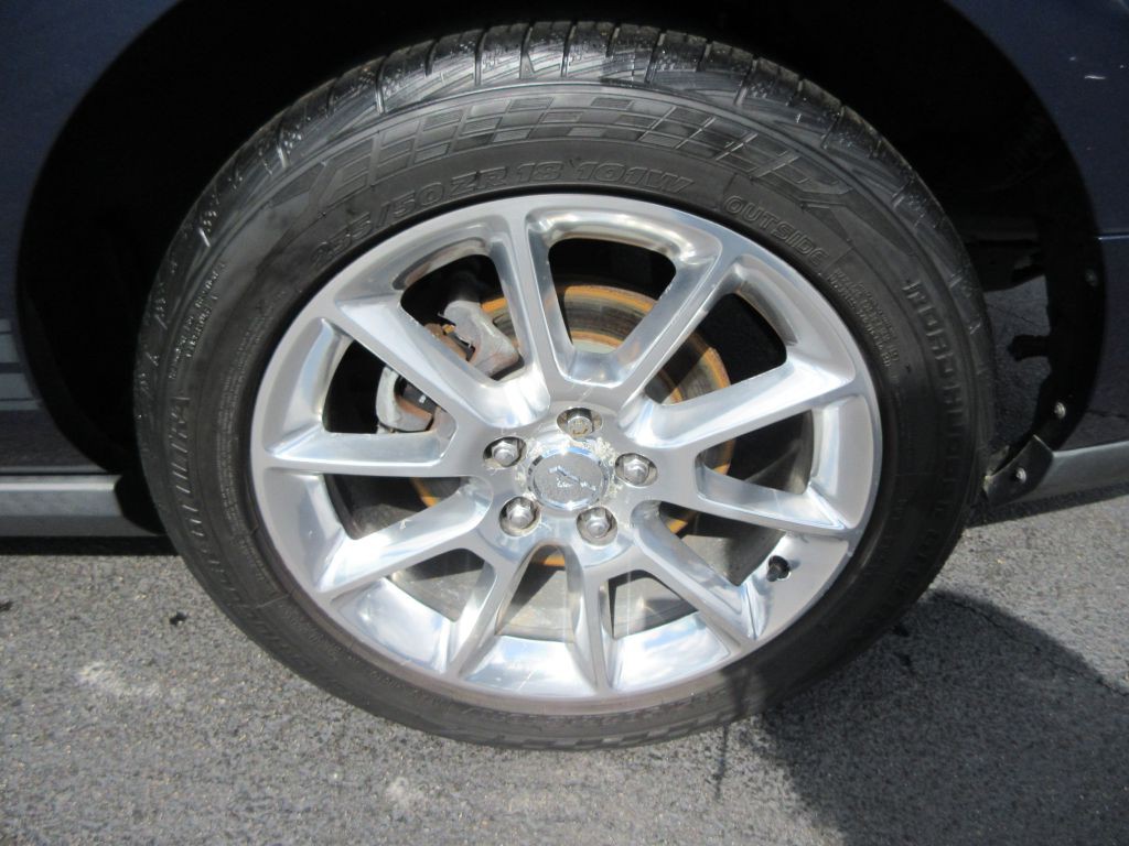 2010 Ford Mustang Image 14