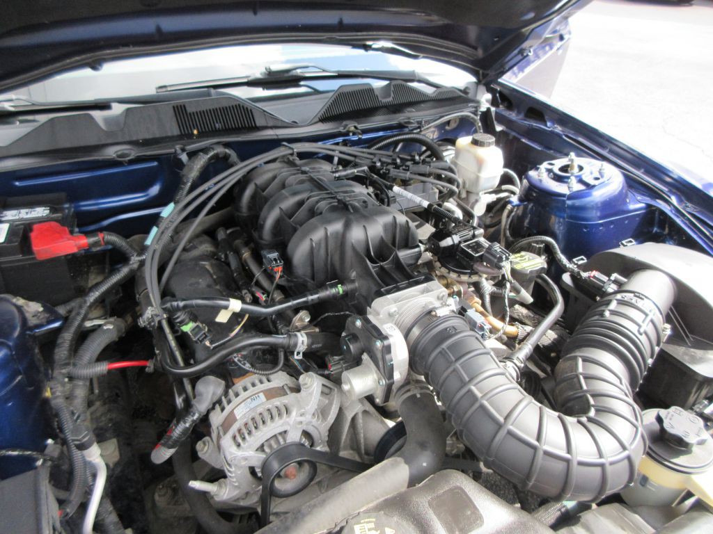 2010 Ford Mustang Image 16