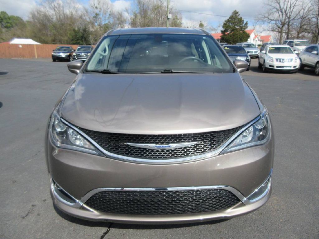 2018 Chrysler Pacifica Image 2