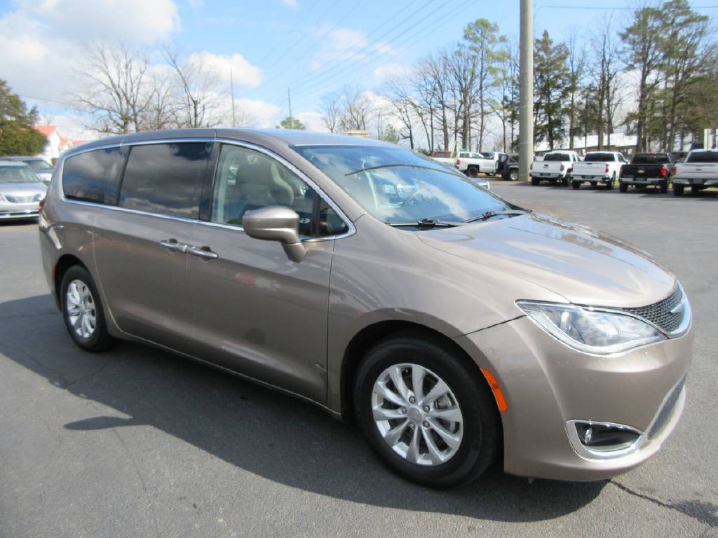 2018 Chrysler Pacifica Image 3