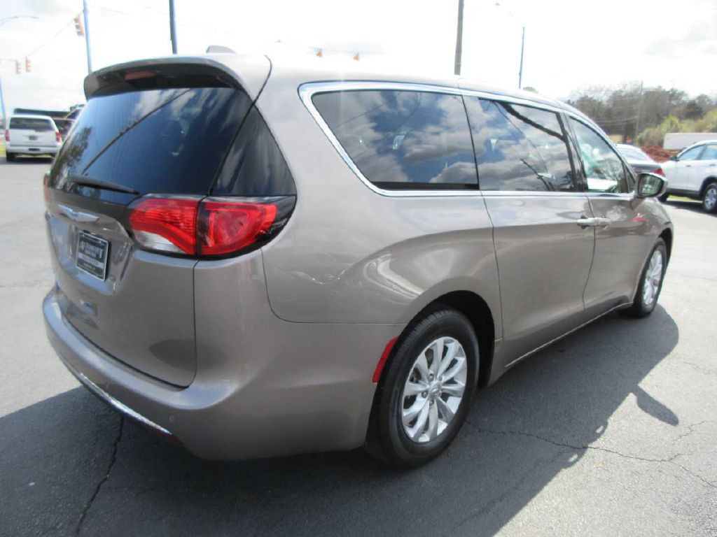2018 Chrysler Pacifica Image 5