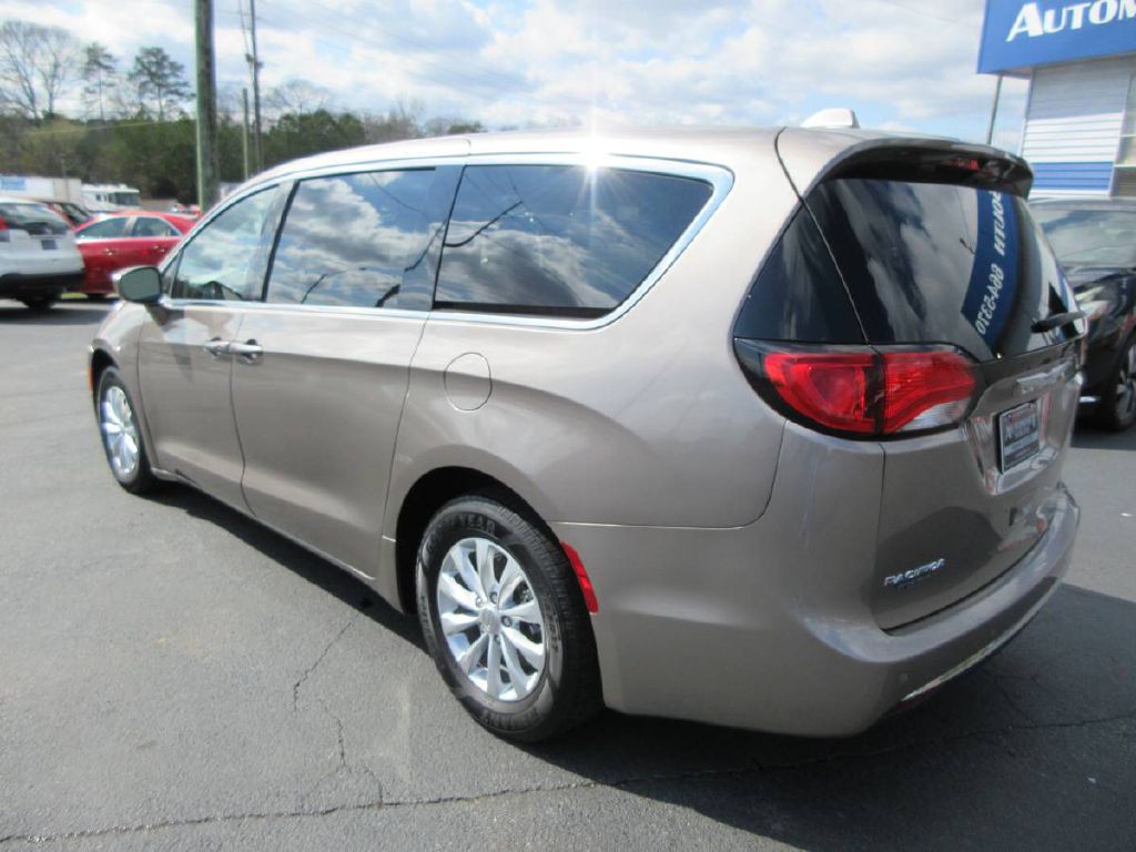 2018 Chrysler Pacifica Image 7