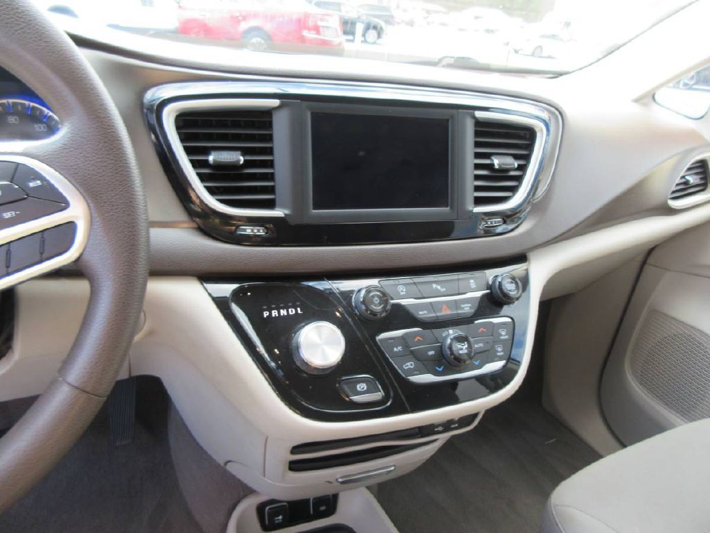 2018 Chrysler Pacifica Image 10