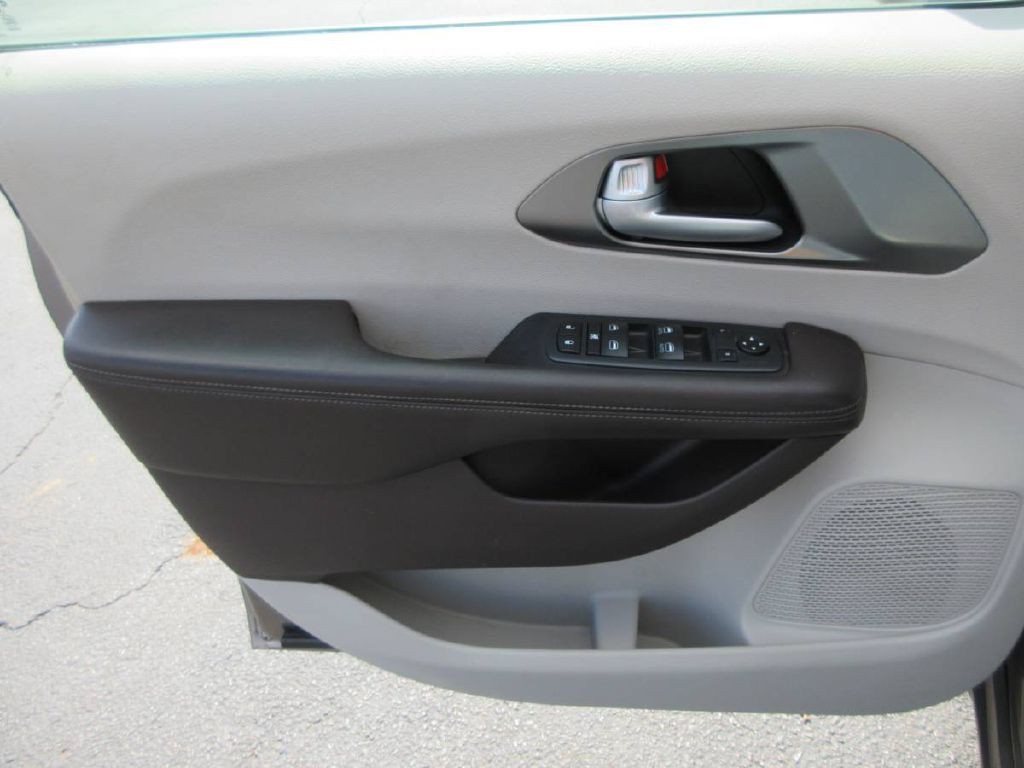 2018 Chrysler Pacifica Image 11