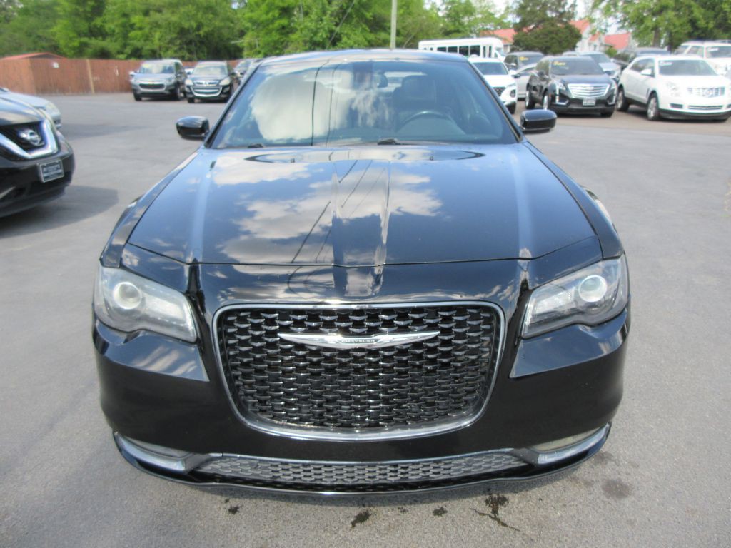 2015 Chrysler 300 Image 2