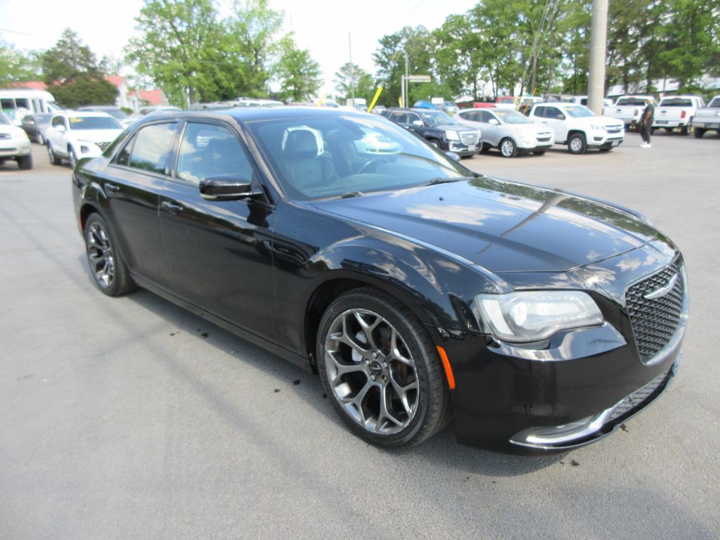 2015 Chrysler 300 Image 3