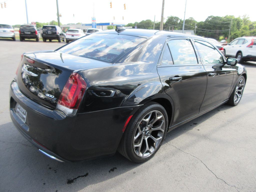 2015 Chrysler 300 Image 4
