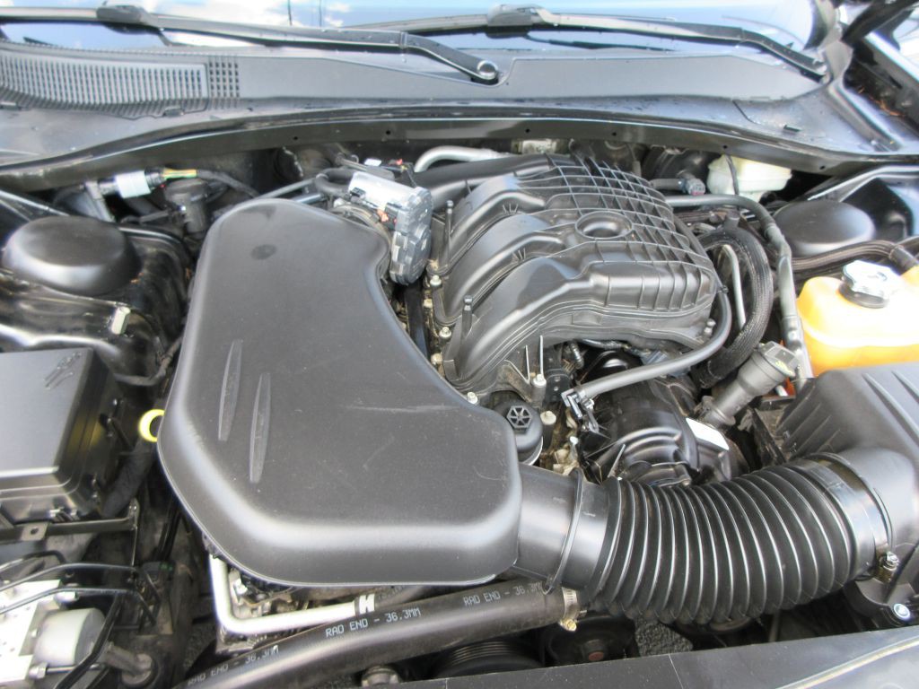 2015 Chrysler 300 Image 16