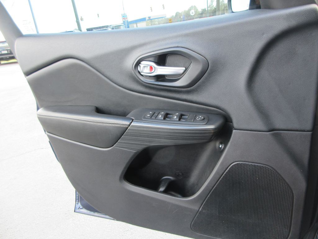 2015 Jeep Cherokee Image 10