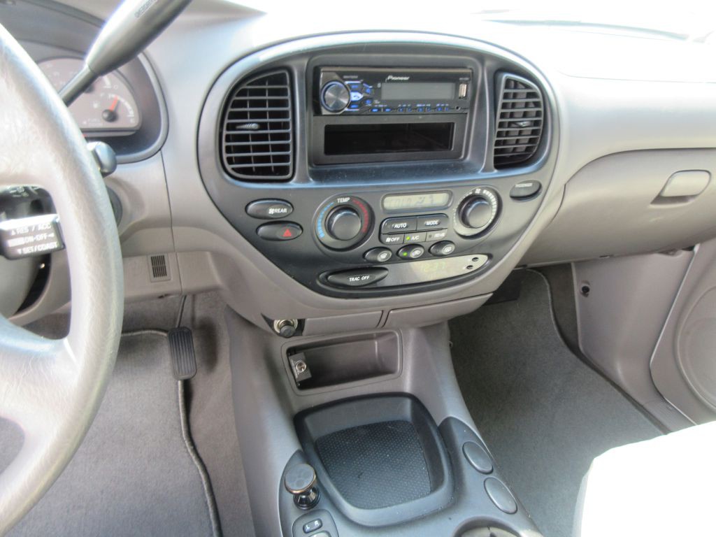 2002 Toyota Sequoia Image 9
