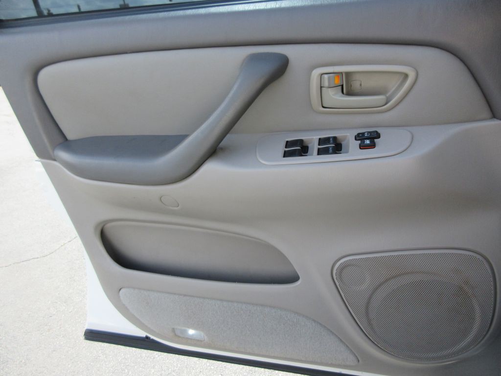 2002 Toyota Sequoia Image 10