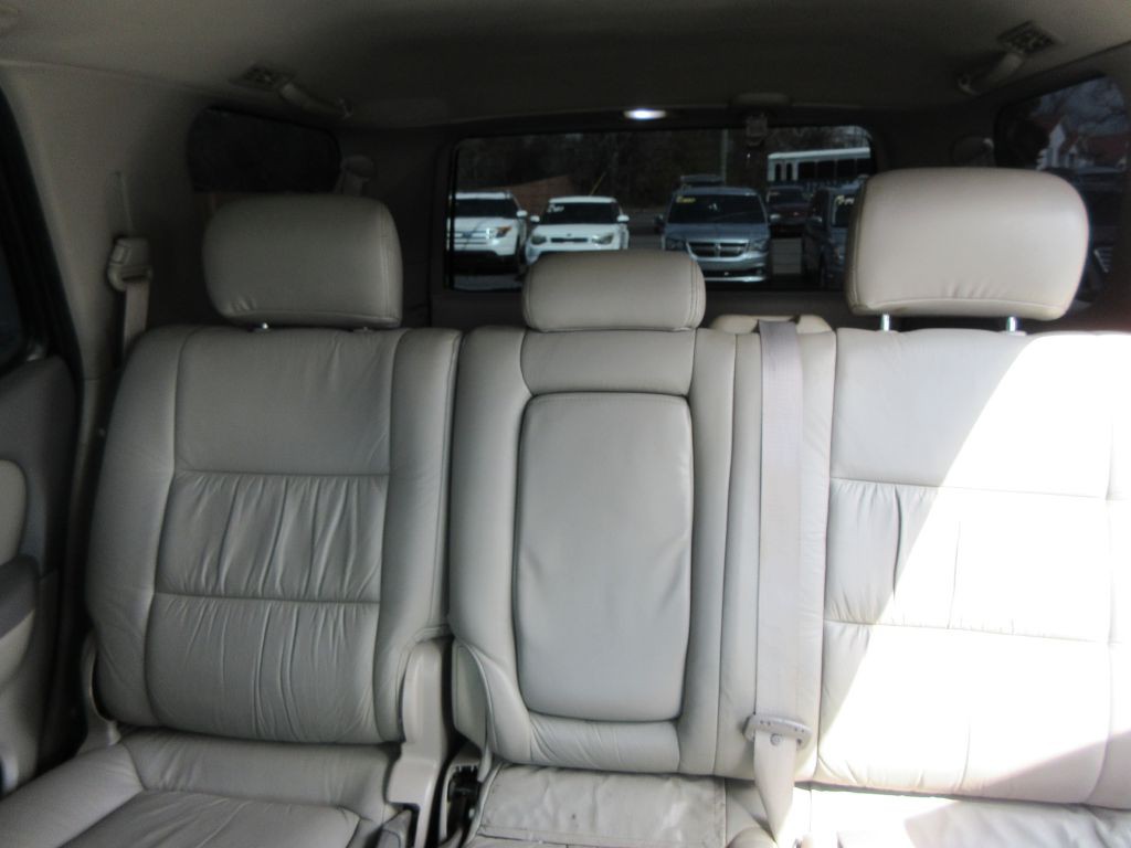 2002 Toyota Sequoia Image 12