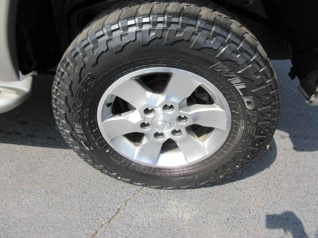 2002 Toyota Sequoia Image 13