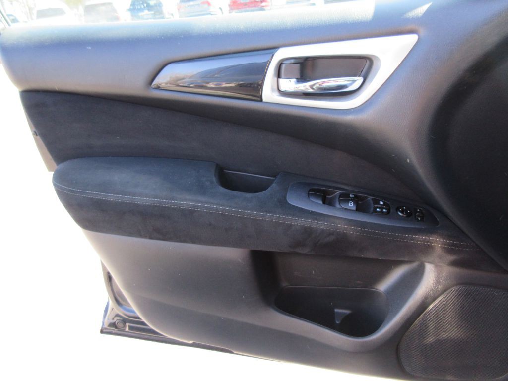 2016 Nissan Pathfinder Image 10