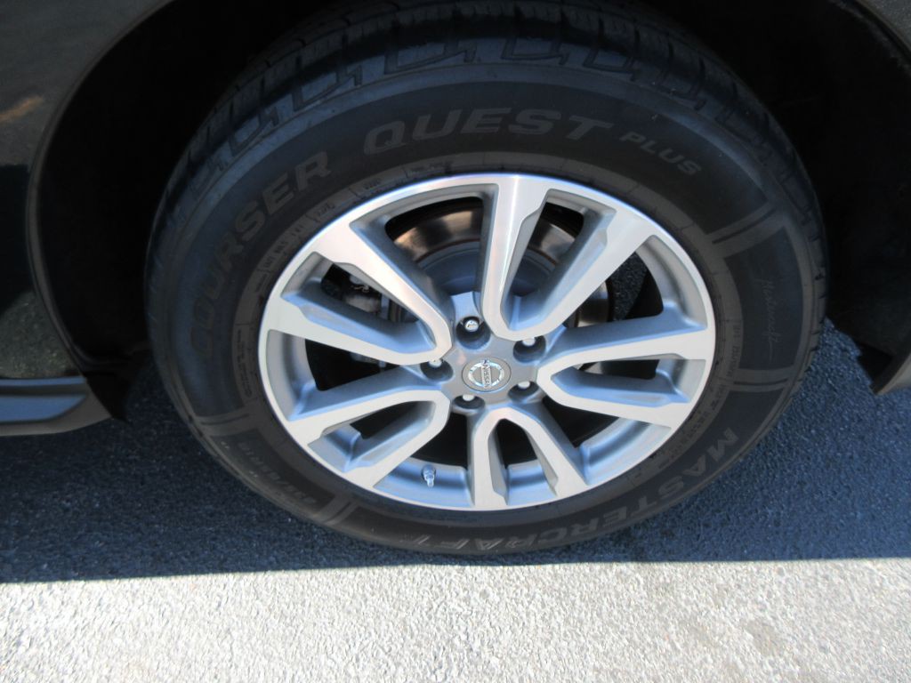 2016 Nissan Pathfinder Image 16