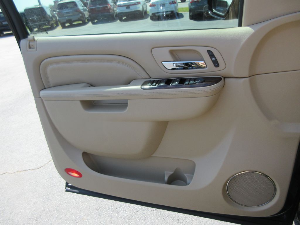 2014 Cadillac Escalade Image 10