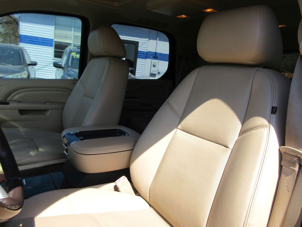 2014 Cadillac Escalade Image 12