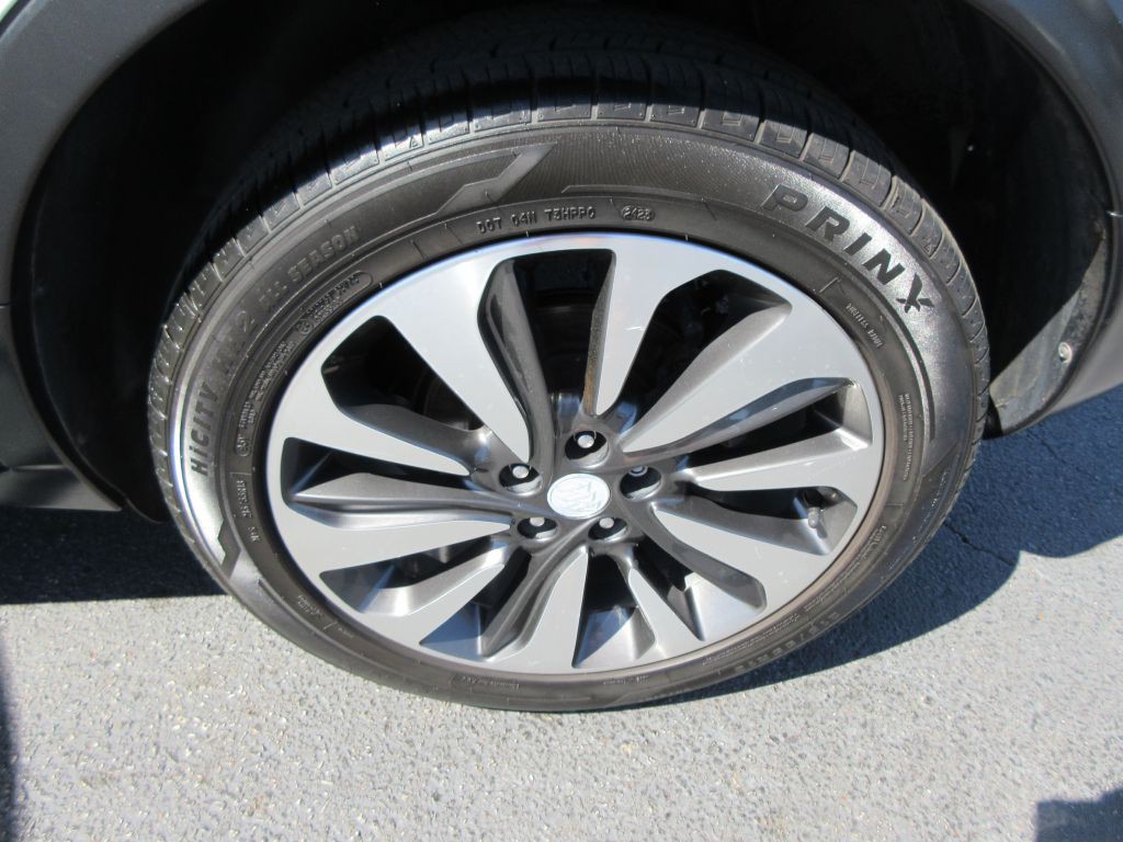 2017 Buick Enclave Image 14