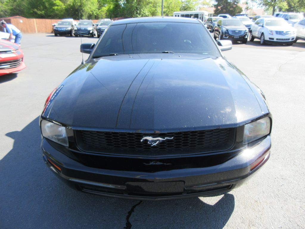 2005 Ford Mustang Image 2